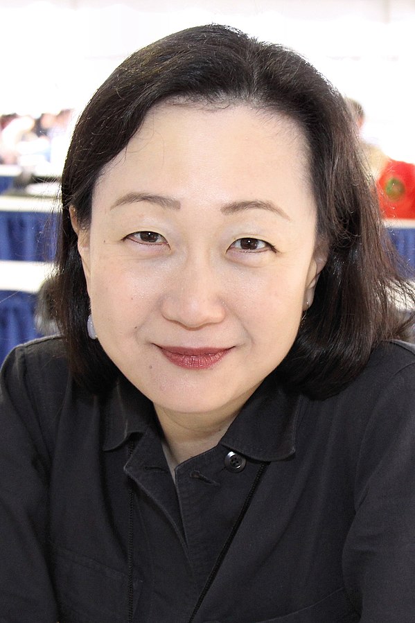 Min Jin Lee 2017 (Larry D. Moore, CC BY-SA 4.0, https://creativecommons.org/licenses/by-sa/4.0/deed.en, Wikimedia Commons.)