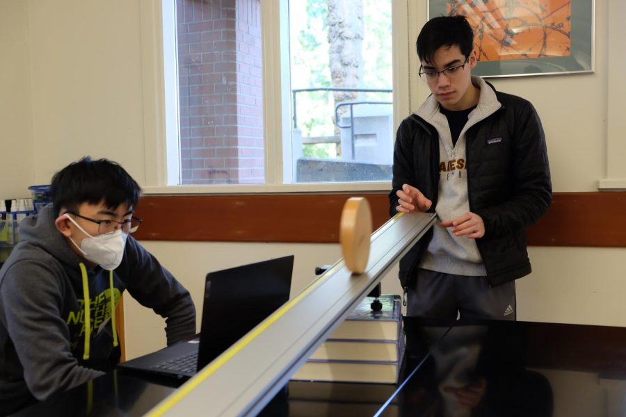 In Advanced Physics, Danny T. ’23 and Connor H. ’23 study the moment of inertia of a rolling disc. (Aaron Z. 23)