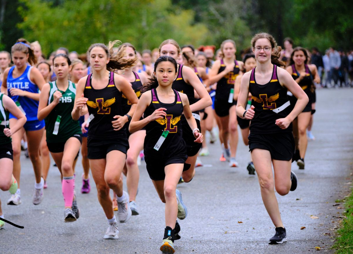 Amy C. ’26 leads Lakeside’s girls varsity team while racing at Magnuson park 